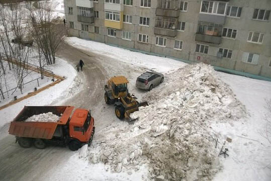 Уборка и вывоз снега со двора